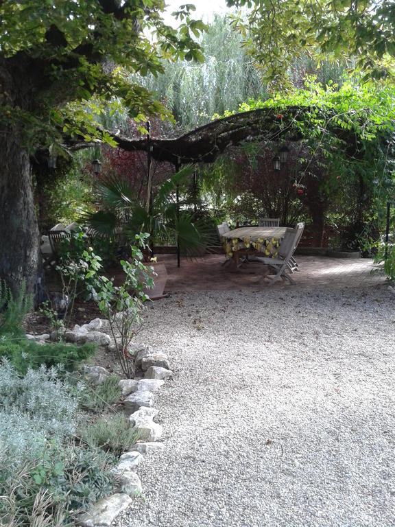Le Chateau Des Estubiers Panzió Sérignan-du-Comtat Szoba fotó